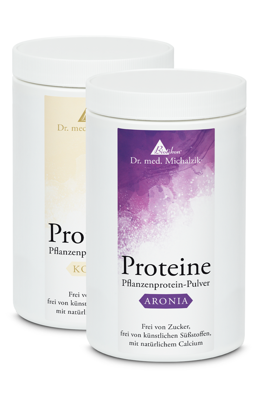 Aronia Plant Protein Powder – 500 g Two containers of plant protein powder in white; one with Aronia, the other in chocolate flavor, 500 g.