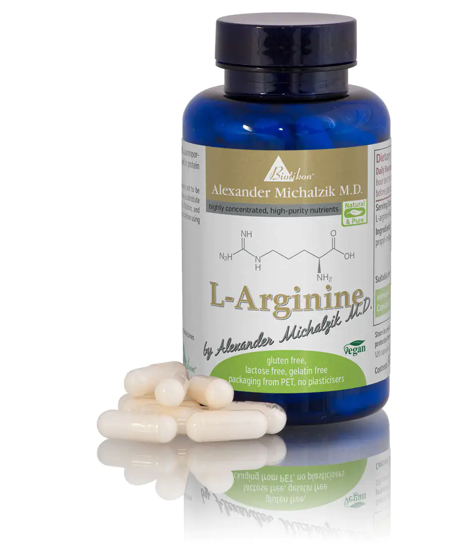 L-Arginine 500 mg – Capsules Blue bottle with L-Arginine capsules, 500 mg, PET packaging, vegan, gluten-free, several capsules beside.